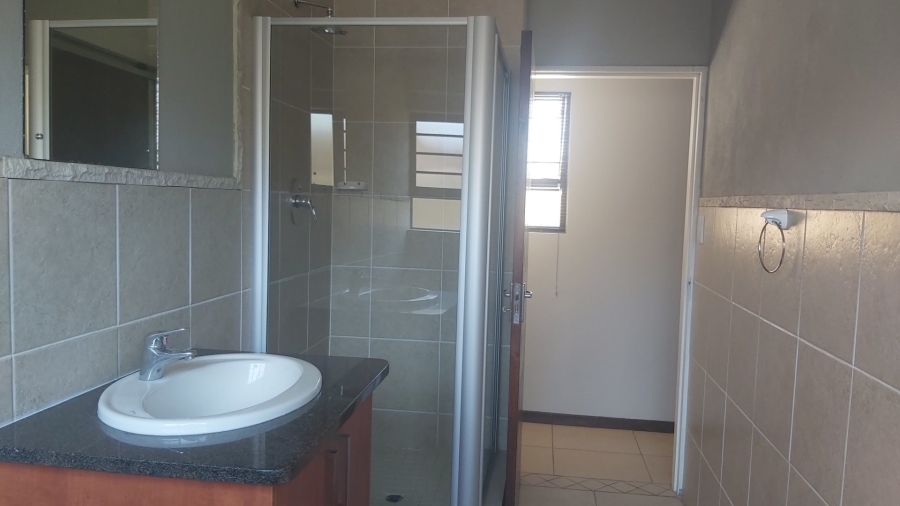 To Let 3 Bedroom Property for Rent in Hillside Free State